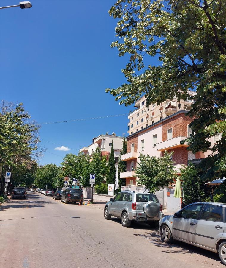 Spacious Family-friendly In The Heart Of Bllok * Tiranë