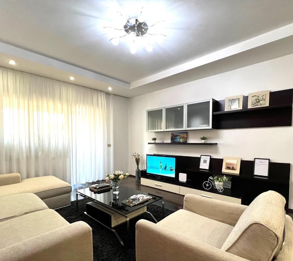 Leilighet Spacious Family-friendly In The Heart Of Bllok Tiranë